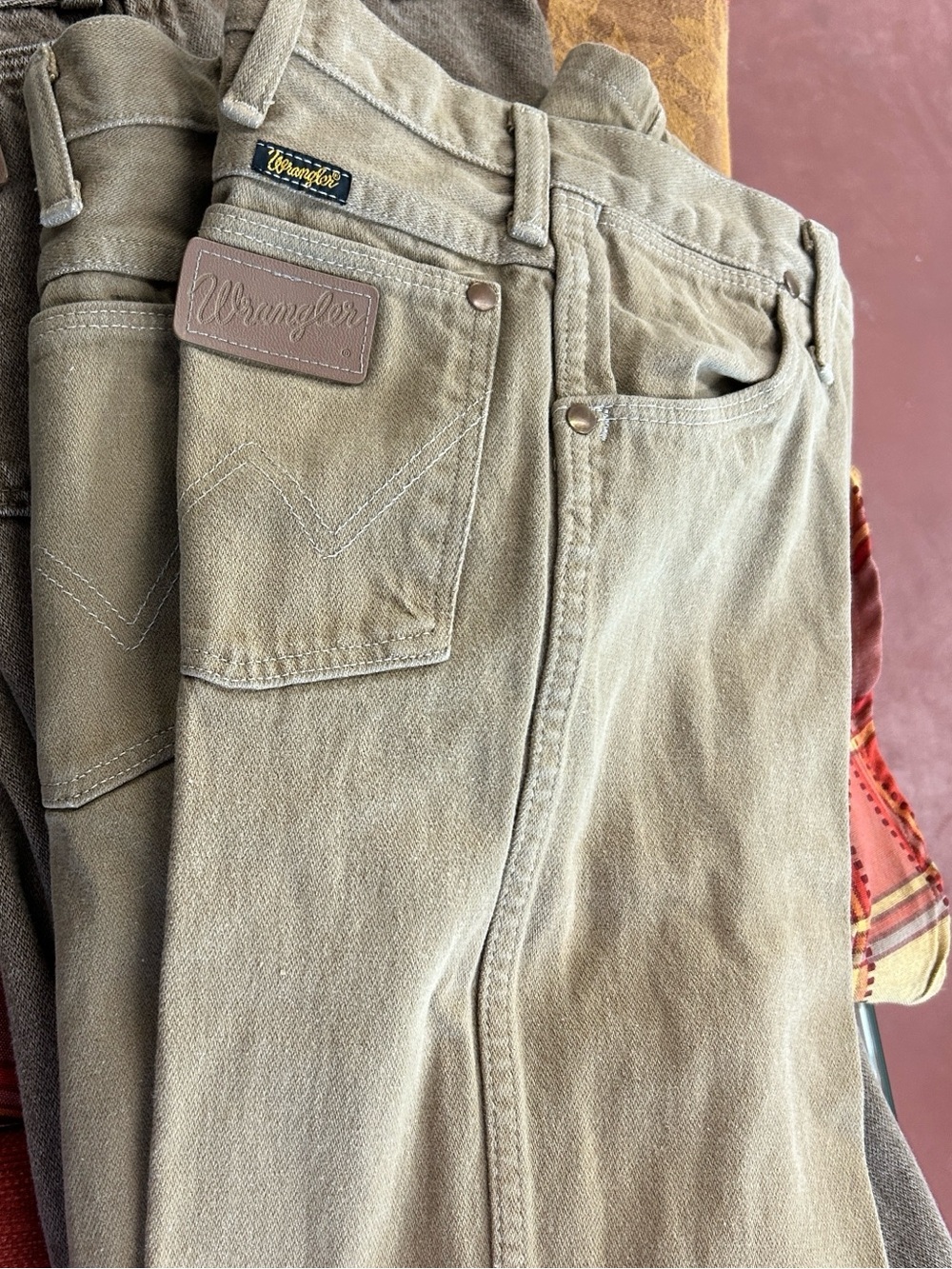 (2) Wrangler Men's Straight Fit Jeans in Khaki and Brown 31x34